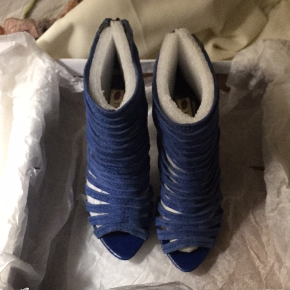 Two Lips platform heels